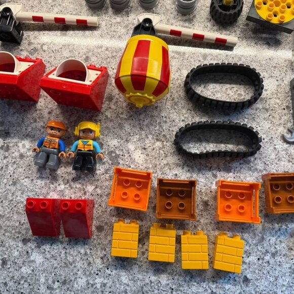 Lot of 100+ Variety of Construction Duplo-Lego Vehicles, Figures, Equipment More - Picture 7 of 7